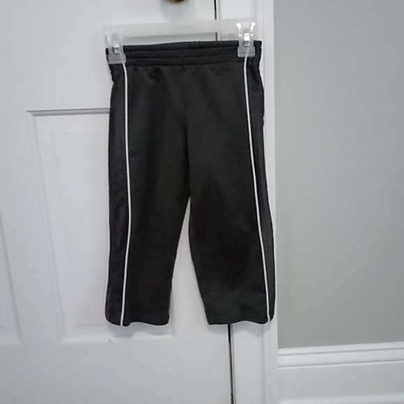 4 pairs 3T athletic pants - Picture 2 of 5